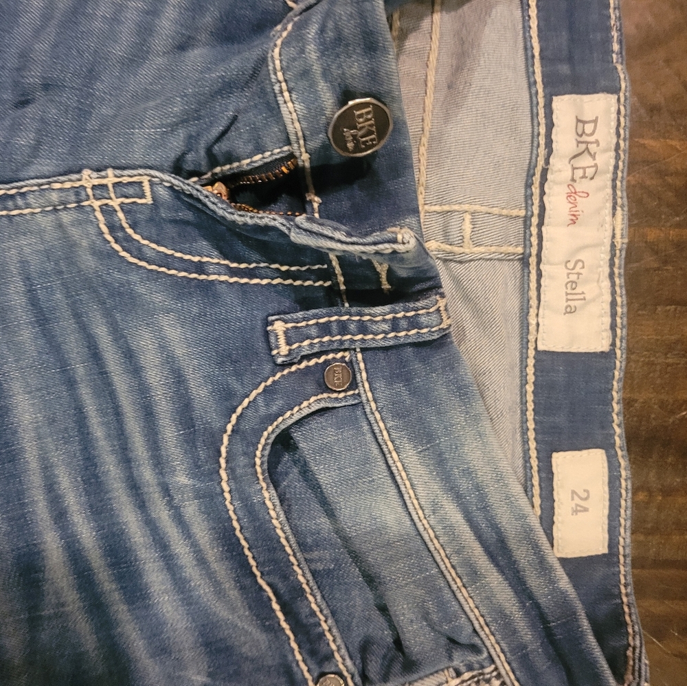 Buckle stella cropped jeans 24